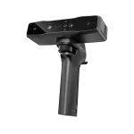 Escáner 3D Creality Otter Lite inalámbrico digitalizando motor de auto sin spray matificante